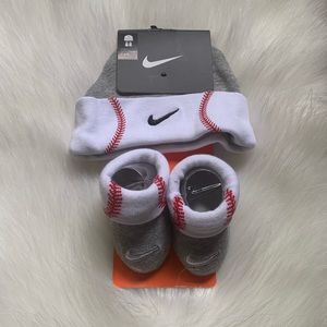 Nike Infant Hat and Bootie Set
